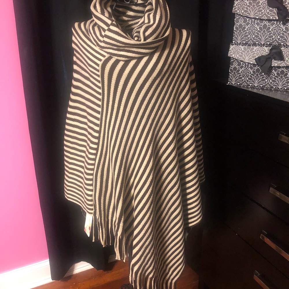 Shawl - Picture 2 of 4